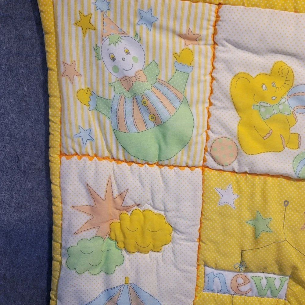 VIntage Downlon Baby Quilt Yellow New Kid In Town Crib Blanket‎